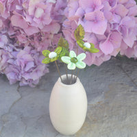 Composition florale en verre de murano Anissa. Fleurs vertes et blanches