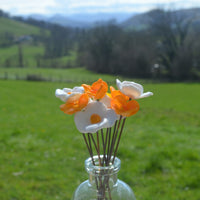 Bouquet de Printemps - Fleurs des Champs en verre de Murano  - fleurs sauvages et boutons d'or. sur fond champêtre.